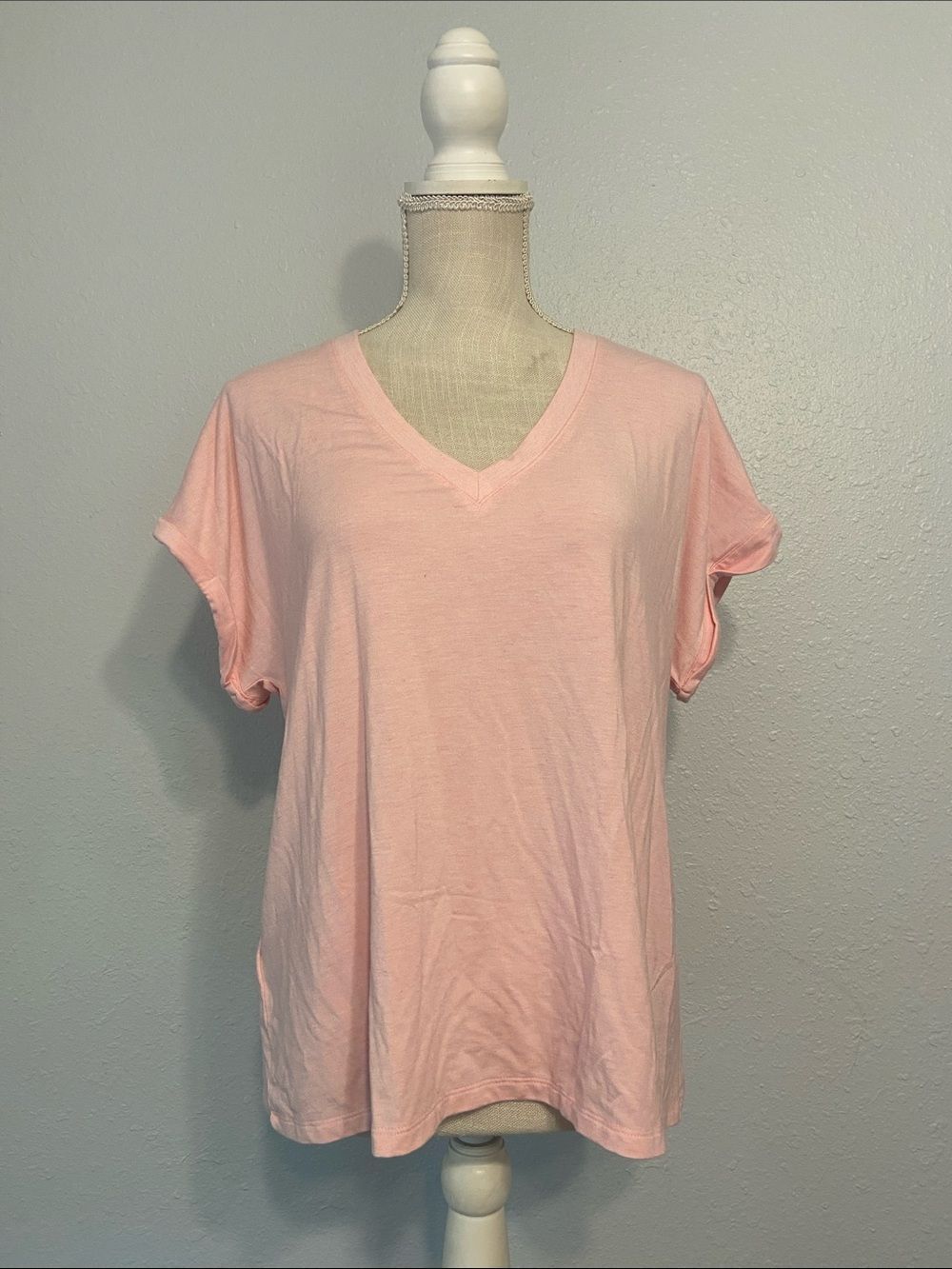 Tommy Bahama Light Pink Lightweight V-Neck Short Sleeve Blouse Size Small